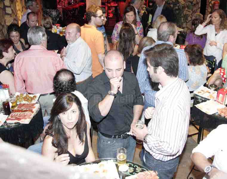 Los melillenses coparon el local en su inauguración.