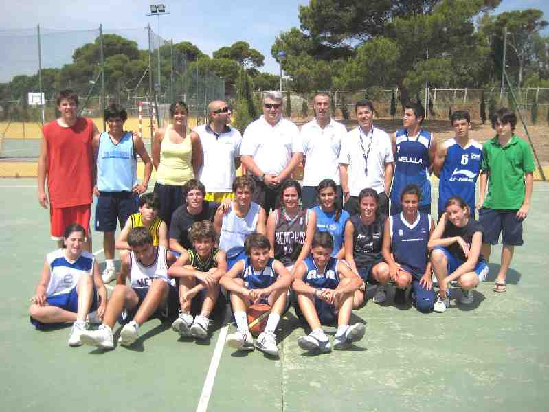 Campus de Baloncesto: Romay pasó el último día completo con los participantes en el que disfrutaron de una barbacoa nocturna