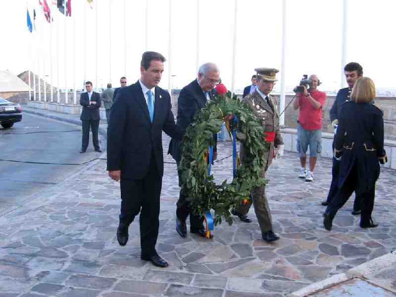 Melilla celebra su 512 aniversario como ciudad española con la tradicional ofrenda floral a Estopiñán