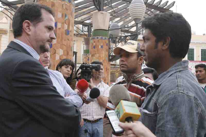 Carlos Iturgáiz trasladará el problema de los 63 bengalíes de Melilla a Díaz de Mera para tratar el asunto en el Parlamento Europeo