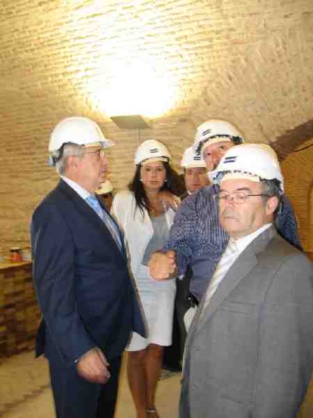 Imbroda alaba la "magnífica" actuación en el almacén de las Peñuelas con la recuperación del 95 por ciento de su estado original