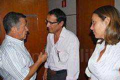 Pérez Bañasco junto a los dirigentes socialistas Dionisio Muñoz y Mari Paz Ojeda