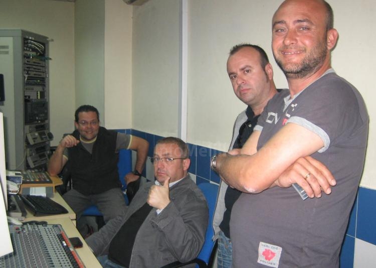 Televisión Melilla, sus profesionales, en plena realización.