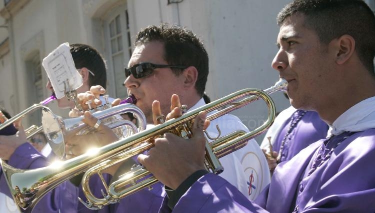 Enormes, los músicos del Flagelado.