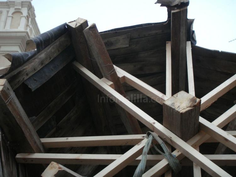 Retiran la cúpula de la iglesia del Sagrado Corazón de Melilla para su restauración