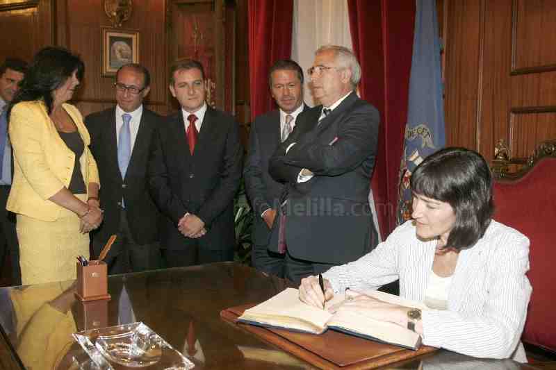 González-Sinde asegura que Melilla tiene abiertas las puertas para ser capital cultural europea aunque apoyará por igual a todas las candidaturas