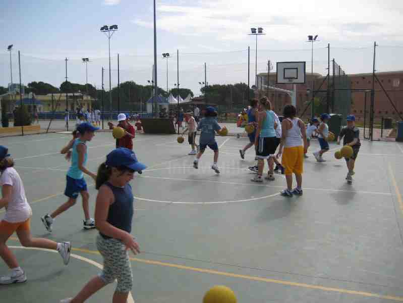 Campus de Baloncesto: Romay pasó el último día completo con los participantes en el que disfrutaron de una barbacoa nocturna