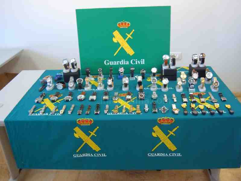 Detenido en Melilla un marroquí con más de 70 relojes de alta gama falsificados
