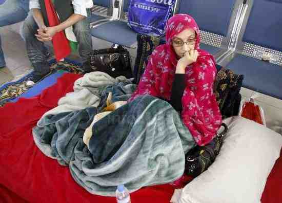 Aminatu Haidar lleva 25 días en huelga de hambre en el aeropuerto de Lanzarote esperando que Marruec