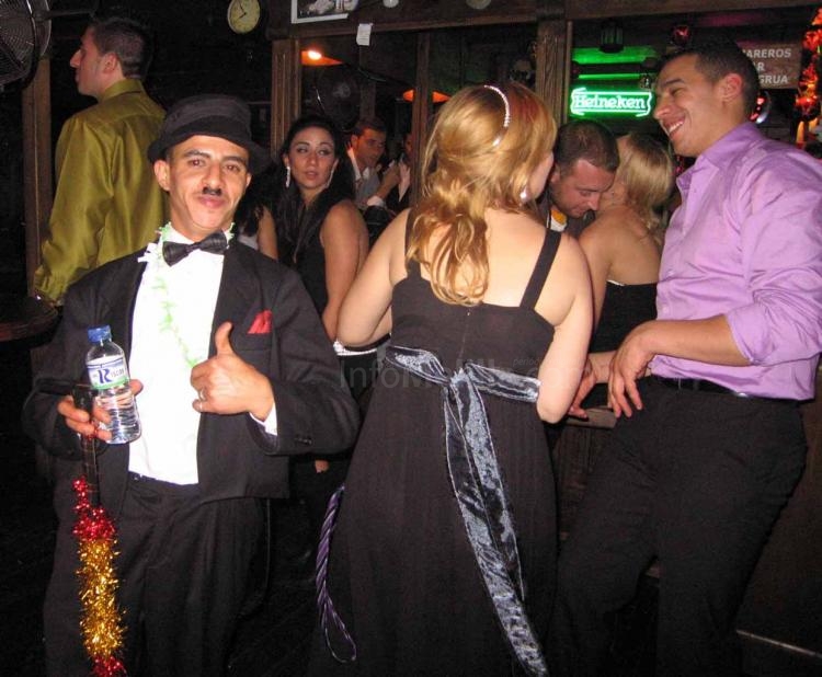 Los melillenses despiden el 2008 y celebran la llegada del 2009 por todo lo alto