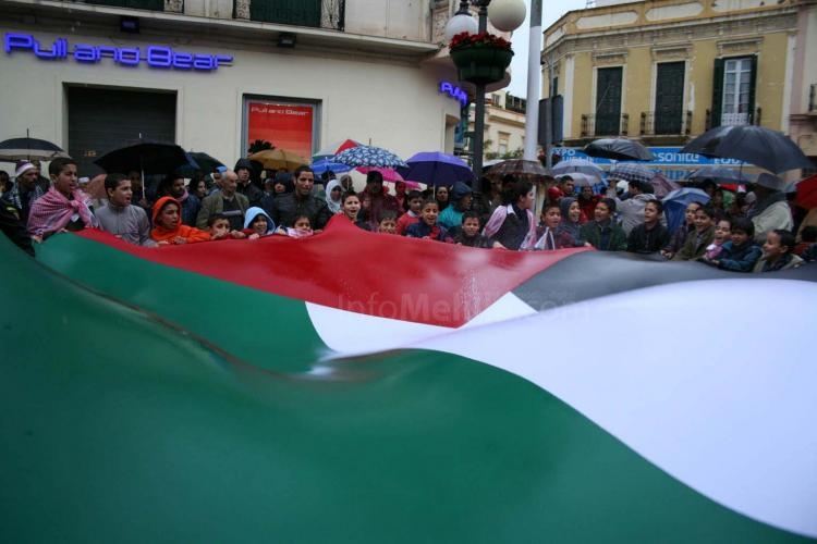 Más de 3.000 melillenses participan en una manifestación pro Palestina empañada por la actuación de un grupo de exaltados