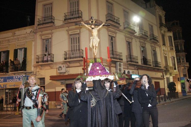 Luto, dolor y esperanza se mezclan en las calles de Melilla en el Viernes Santo