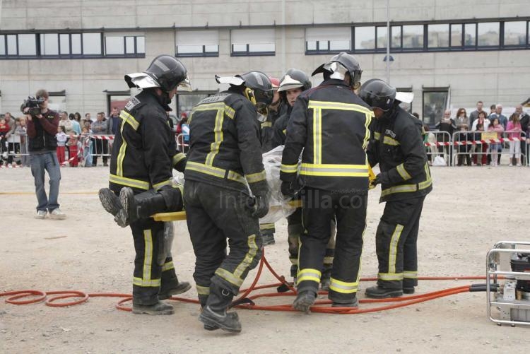 Los bomberos de Melilla muestran su profesionalidad en una exhibición