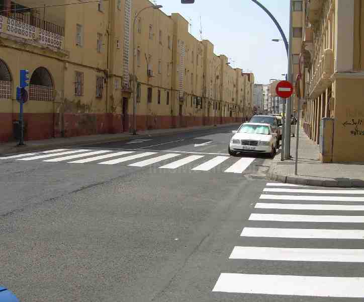Seguridad Ciudadana se emplea a fondo en la vialidad de los barrios melillenses