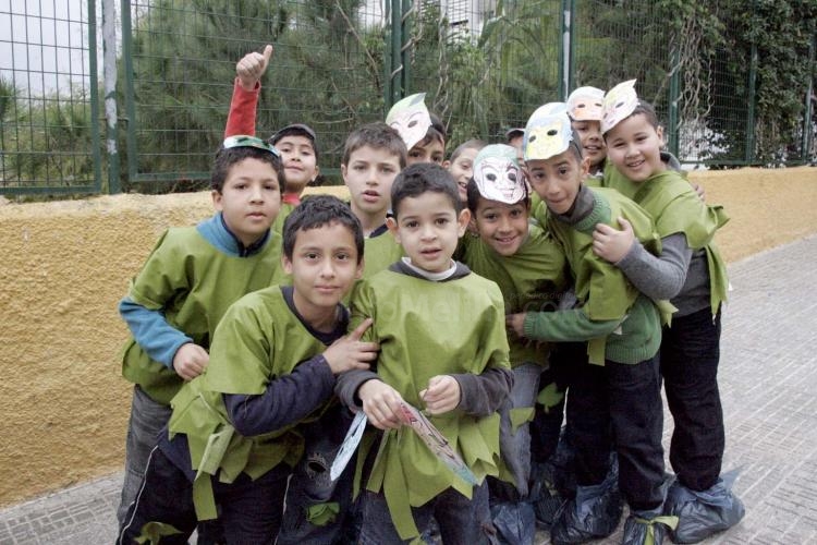 Cientos niños han salido a la calle para festejar la llegada del Carnaval