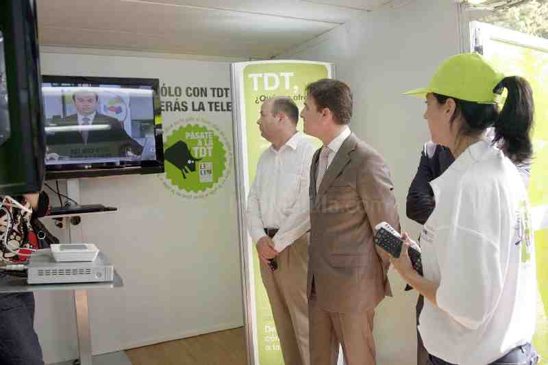 El Ministerio de Industria instala en Melilla un punto de información sobre el apagón analógico y la llegada de la TDT