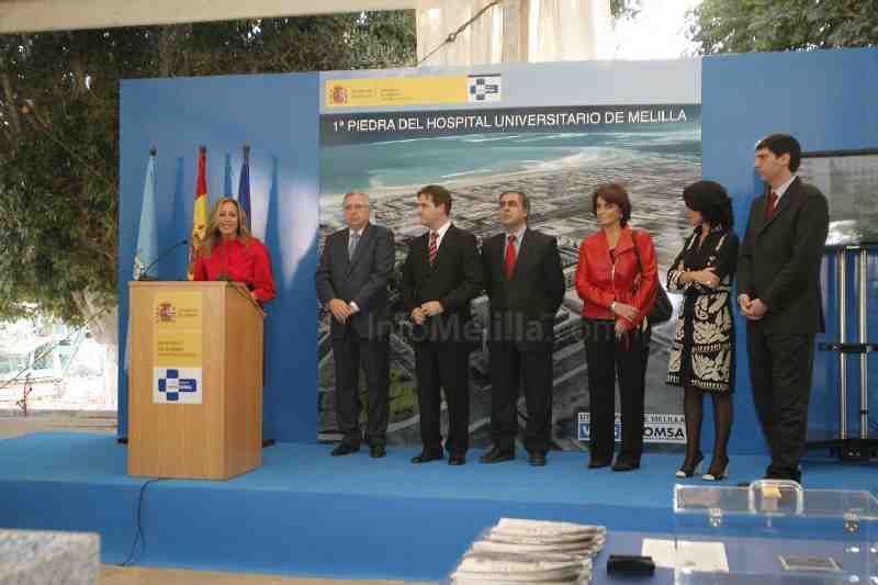 Trinidad Jiménez pone la primera piedra del Hospital Universitario de Melilla