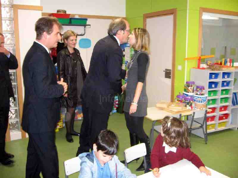 Gabilondo inaugura el Colegio 'Altos del Real' y destaca el trabajo de los docentes en un contexto social "rico" como Melilla