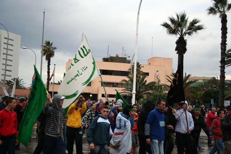 Más de 3.000 melillenses participan en una manifestación pro Palestina empañada por la actuación de un grupo de exaltados