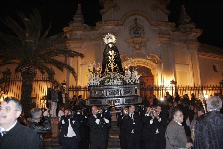 Luto, dolor y esperanza se mezclan en las calles de Melilla en el Viernes Santo