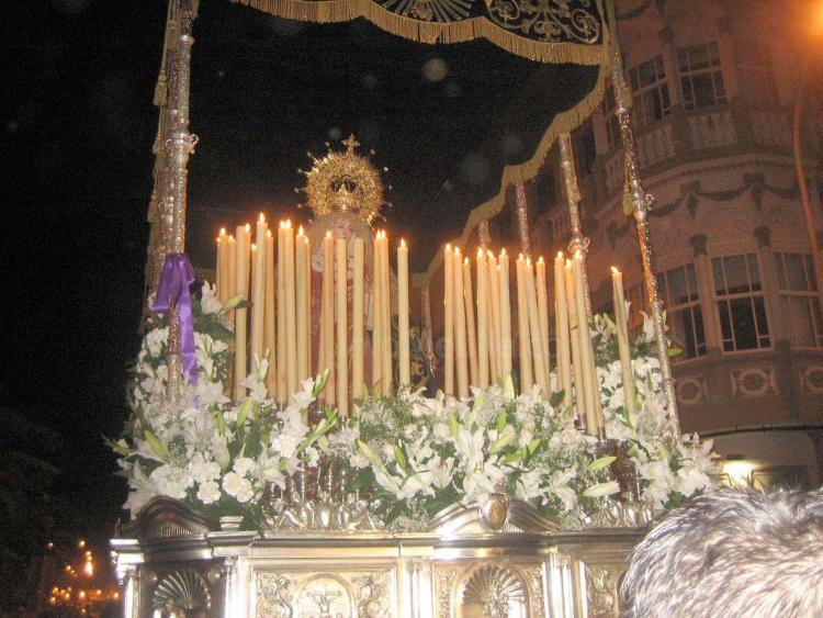 Cuarenta costaleros rinden honores de fe a la Virgen de las Lágrimas