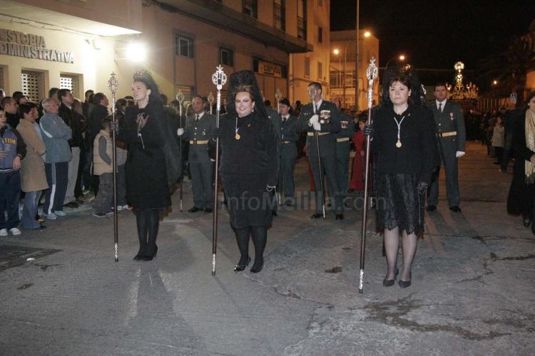Luto, dolor y esperanza se mezclan en las calles de Melilla en el Viernes Santo
