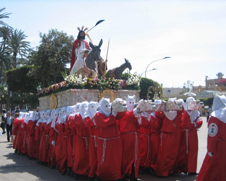 Jesús, a lomos de la Pollinica, entra en la Avenida.