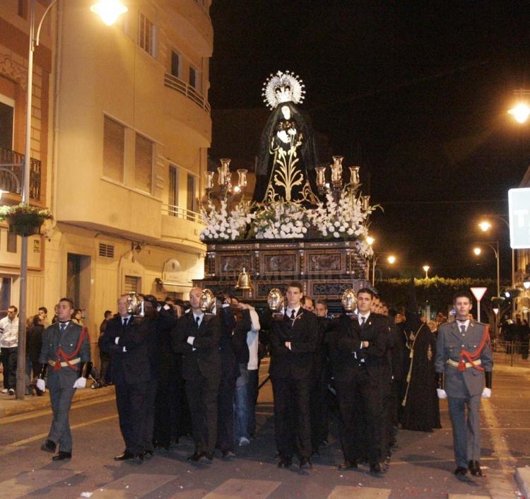 Luto, dolor y esperanza se mezclan en las calles de Melilla en el Viernes Santo