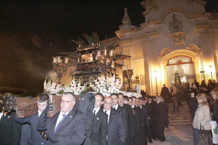Luto, dolor y esperanza se mezclan en las calles de Melilla en el Viernes Santo