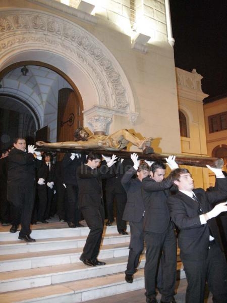 Luto, dolor y esperanza se mezclan en las calles de Melilla en el Viernes Santo