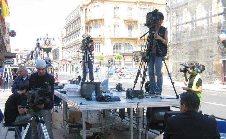 Los compañeros de Cablemel en plena faena.