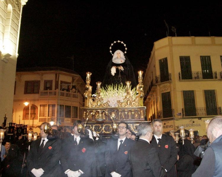 Luto, dolor y esperanza se mezclan en las calles de Melilla en el Viernes Santo