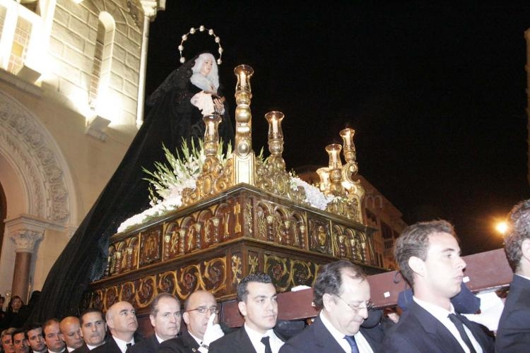 Luto, dolor y esperanza se mezclan en las calles de Melilla en el Viernes Santo