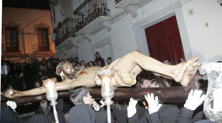 Luto, dolor y esperanza se mezclan en las calles de Melilla en el Viernes Santo