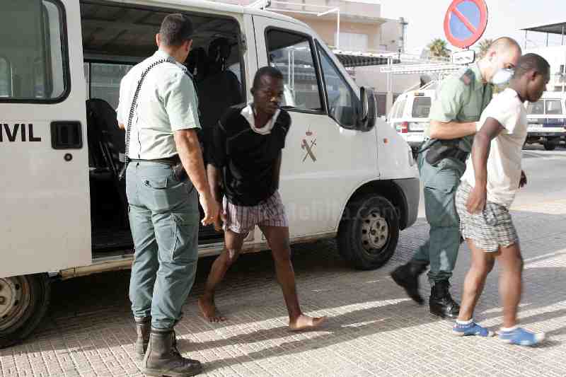 Interceptada en Melilla una patera con una decena de inmigrantes