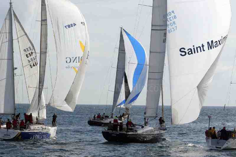 La 'Puerto Sherry-Ceuta-Melilla' asoma proas al cabo de Tres Forcas
