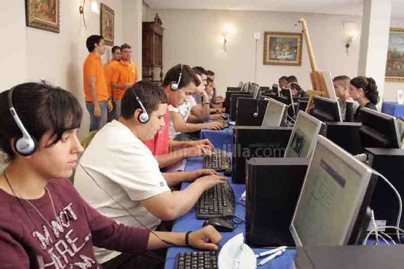 Cerca de 1.000 personas visitaron la muestra del Día de Internet organizada por la Ciudad Autónoma