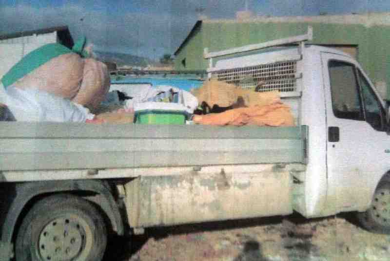 La Policía Local se incauta de cerca de 1.000 kilogramos de ropa y calzado que iban a ser vendidos en puestos ambulantes sin licencia
