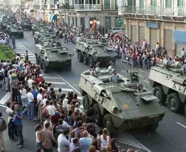 Muñoz celebra la cobertura de las plantillas militares de la ciudad y critica al Gobierno local