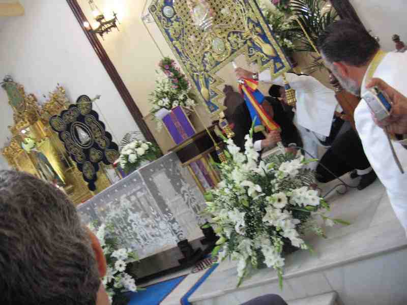La Hermandad del Rocío inaugura su sede tras la bendición del nuevo Simpecado