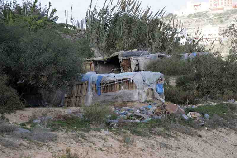 El Gobierno y Melilla colaborarán para erradicar las chabolas fuera del CETI
