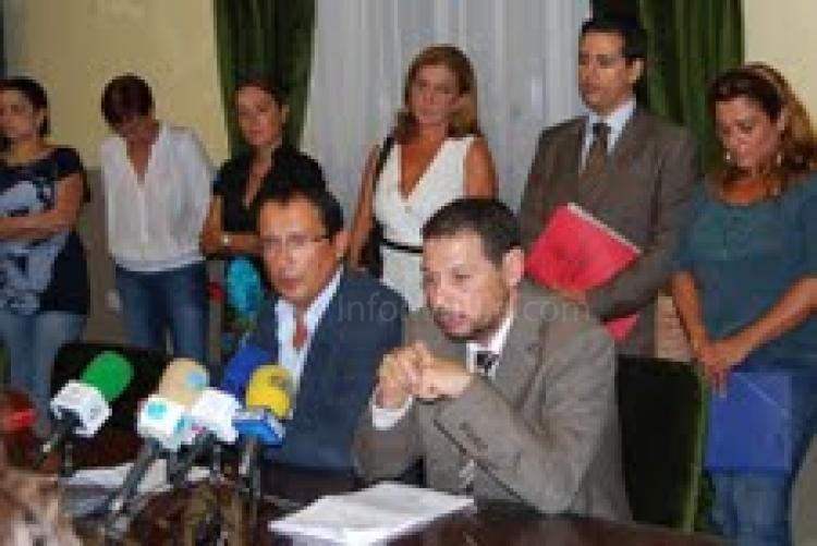 PSOE y CpM piden al magistrado y al comisario galardonados con la Medalla de la Policía Local que no sean “cómplices del error del Gobierno”