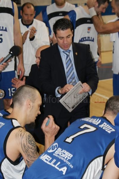 Gonzalo seguirá otro año mas al frente del equipo melillense . . . esperemos que en ACB
