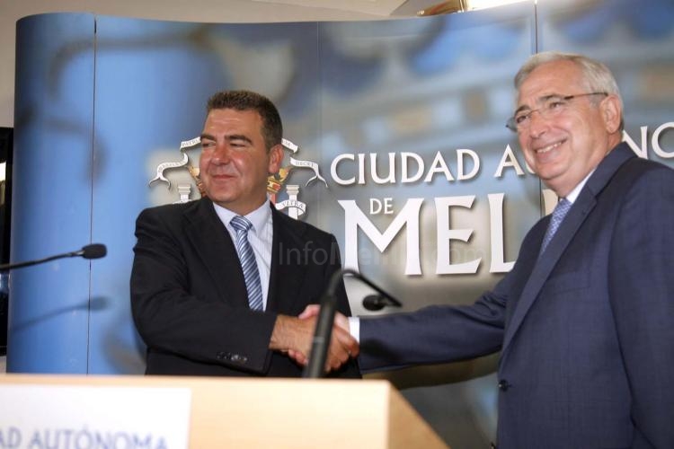 Bertomeu e Imbroda han sellado el acuerdo con un apretón de manos