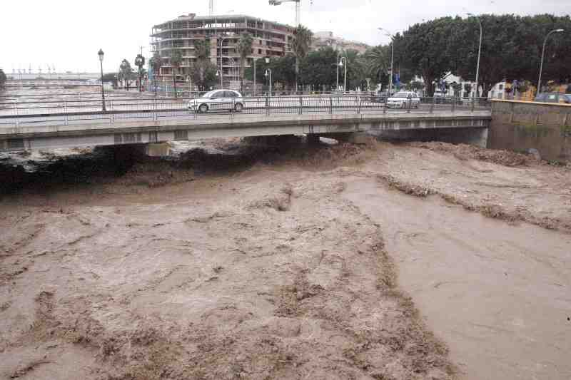 Imbroda aclara que mientras Marruecos no haga algo, las crecidas del Río de Oro se seguirán sucediendo