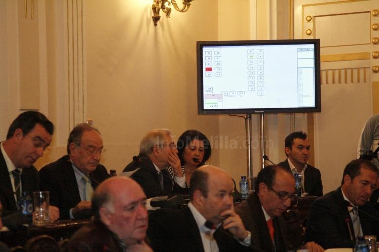 La Asamblea de Melilla estrena sistema de megafonía y control de tiempos del Salón de Plenos