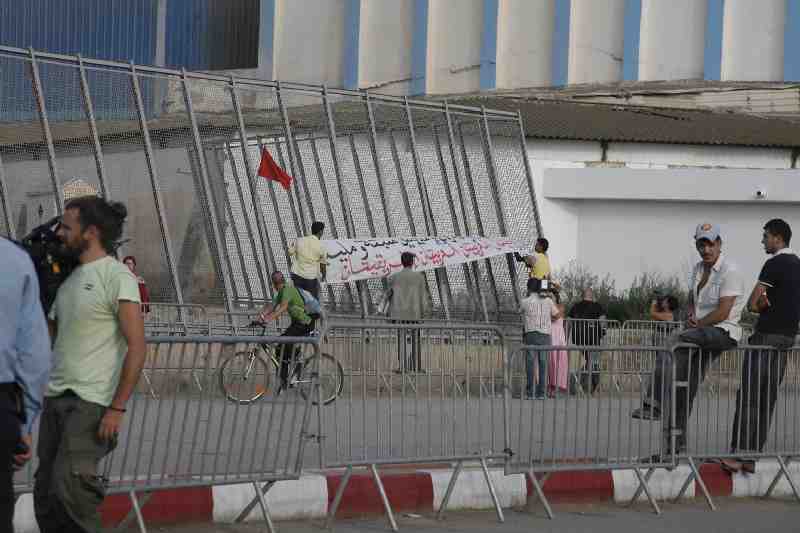Retiran las pancartas contra España de la frontera de Melilla