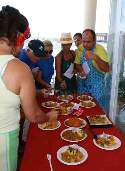 El Club Marítimo cierra la Feria con su concurso de paellas