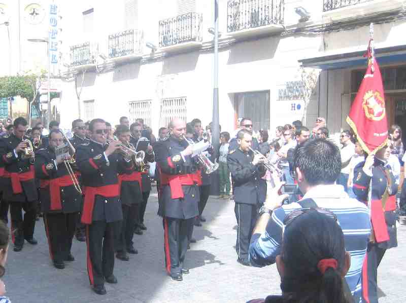 Generosos rayos de sol iluminan a una ciudad, Melilla, entregada a su Semana Santa en el Domingo de Ramos