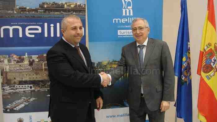 Imbroda firma convenios con Halcón Viajes, Transmediterránea y Luxotour